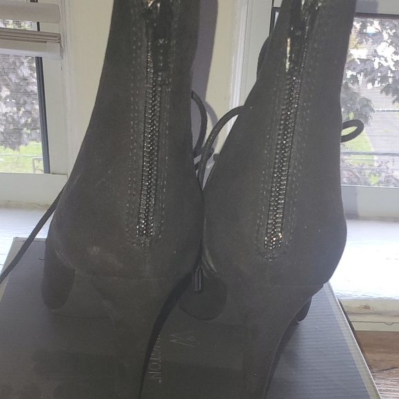 Shoe - Picture 2 of 6